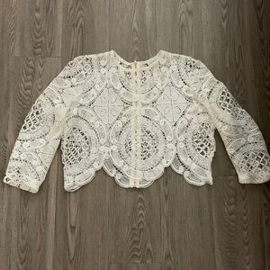 White lace sleeve crop top
